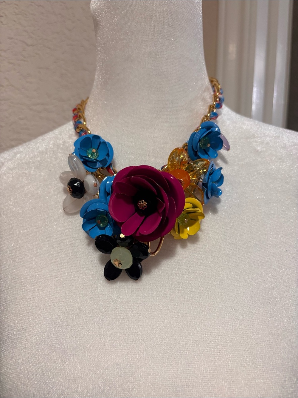 Aratta Multicolor Floral Cluster Necklace - Blue, Magenta, Yellow, Black, Clear